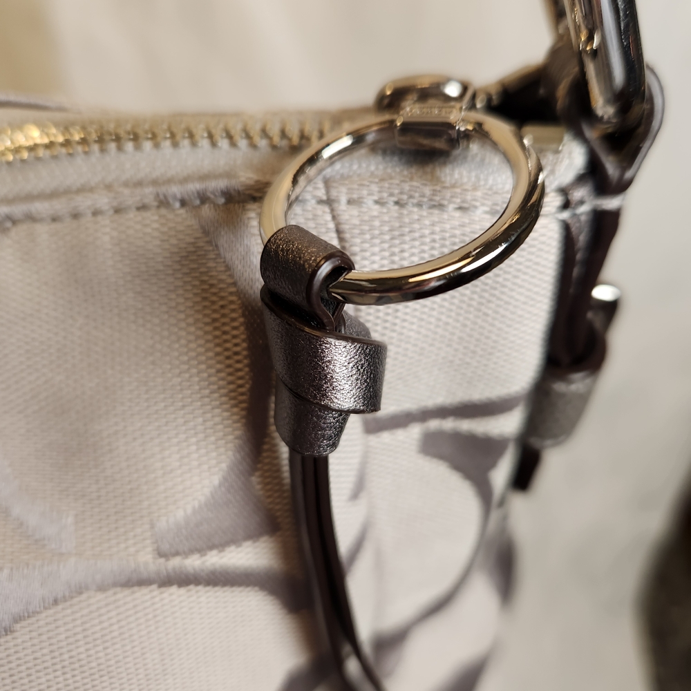 Coach Chelsea Ashlyn Hobo in Gray Signature Jacquard Canvas And Leather Trim - Picture 9 of 16